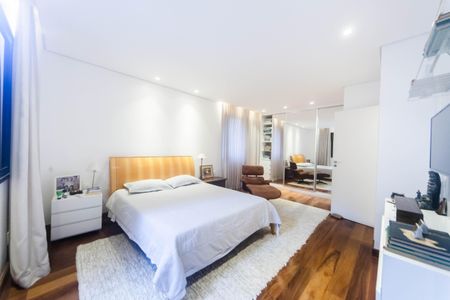Apartamento à venda com 101m², 2 quartos e 2 vagassuite 