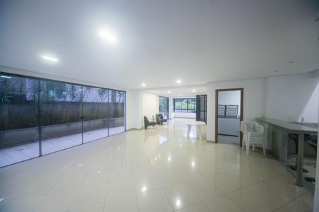 Apartamento à venda com 101m², 2 quartos e 2 vagasÁrea comum - Salão de festas