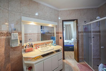 Casa à venda com 180m², 2 quartos e 4 vagasBanheiro da Suíte
