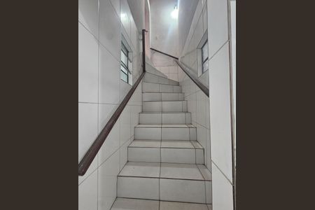 Casa para alugar com 200m², 5 quartos e 1 vagaEscada