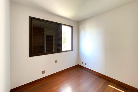 Apartamento à venda com 170m², 4 quartos e 2 vagasQuarto 2