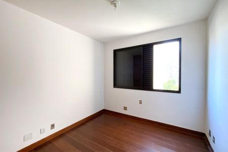 Apartamento à venda com 170m², 4 quartos e 2 vagasQuarto 2