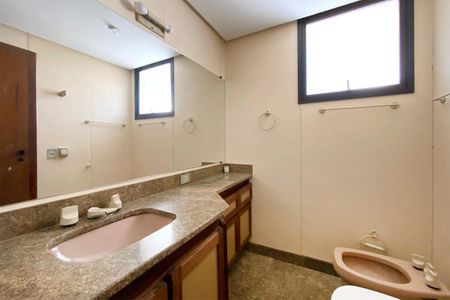 Apartamento à venda com 170m², 4 quartos e 2 vagasBanheiro da Suíte 1