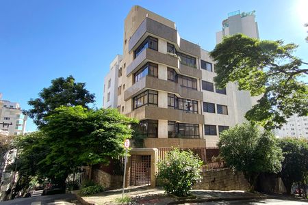 Apartamento à venda com 170m², 4 quartos e 2 vagasFachada