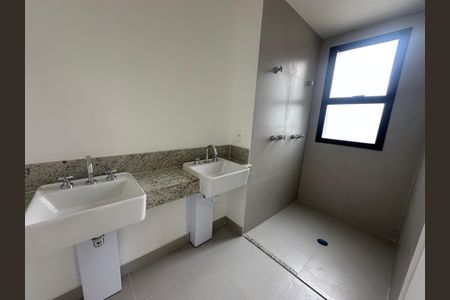 Apartamento à venda com 107m², 2 quartos e 2 vagasBanheiro da Suíte 2