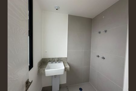 Apartamento à venda com 107m², 2 quartos e 2 vagasBanheiro da Suíte 1