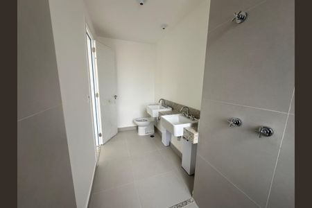 Apartamento à venda com 107m², 2 quartos e 2 vagasBanheiro da Suíte 2
