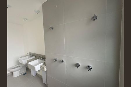 Apartamento à venda com 107m², 2 quartos e 2 vagasBanheiro da Suíte 2