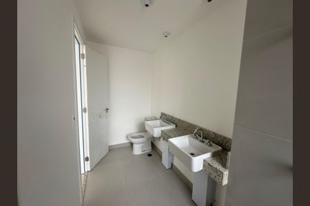Apartamento à venda com 107m², 2 quartos e 2 vagasBanheiro da Suíte 2