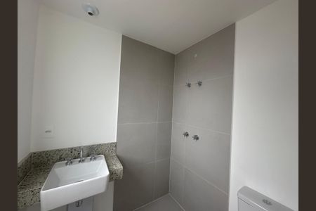 Apartamento à venda com 107m², 2 quartos e 2 vagasBanheiro da Suíte 1