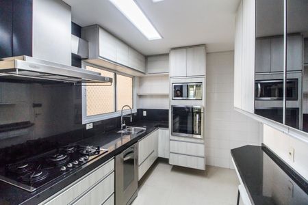 Apartamento para alugar com 132m², 2 quartos e 2 vagasCozinha