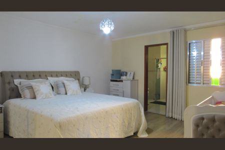 Casa à venda com 280m², 3 quartos e 3 vagasSuíte 2