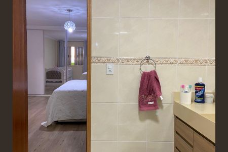 Casa à venda com 280m², 3 quartos e 3 vagasBanheiro da Suíte 2