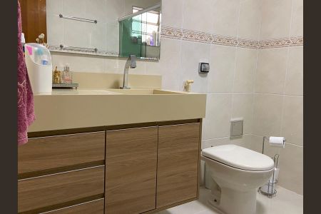 Casa à venda com 280m², 3 quartos e 3 vagasBanheiro da Suíte 2