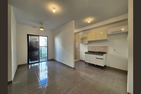 Sala de apartamento para alugar com 2 quartos, 52m² em Recreio dos Bandeirantes, Rio de Janeiro