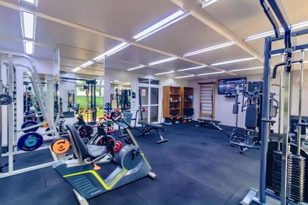 Apartamento para alugar com 173m², 3 quartos e 3 vagas Apartamento para alugar com 173m², 3 quartos e 3 vagasÁrea comum - Academia