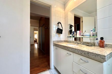 Apartamento para alugar com 173m², 3 quartos e 3 vagas Apartamento para alugar com 173m², 3 quartos e 3 vagasBanheiro da Suíte 2