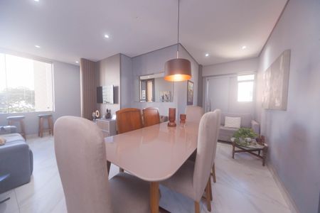 Apartamento à venda com 68m², 2 quartos e 1 vagaSala de Jantar