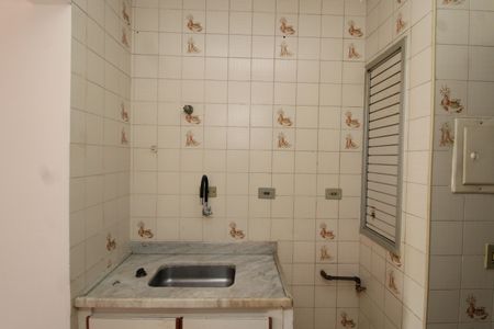 Cozinha de kitnet/studio para alugar com 1 quarto, 27m² em Liberdade, São Paulo