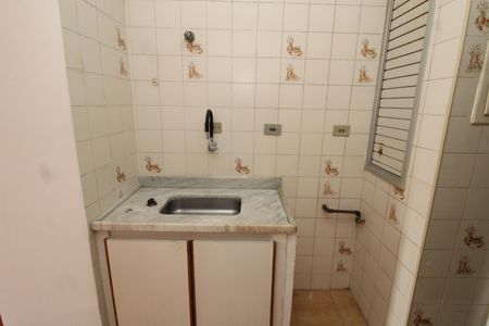 Cozinha de kitnet/studio para alugar com 1 quarto, 27m² em Liberdade, São Paulo