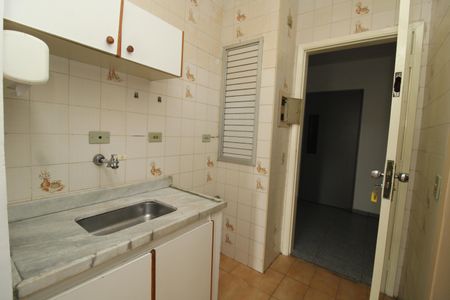 Cozinha de kitnet/studio para alugar com 1 quarto, 27m² em Liberdade, São Paulo