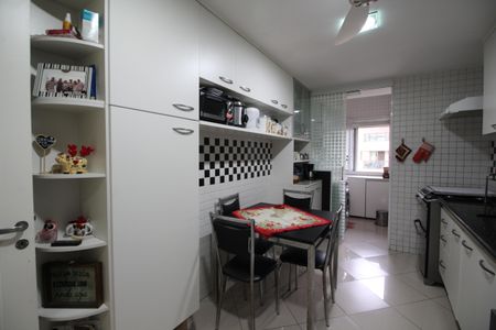 Apartamento à venda com 240m², 4 quartos e 2 vagasCozinha