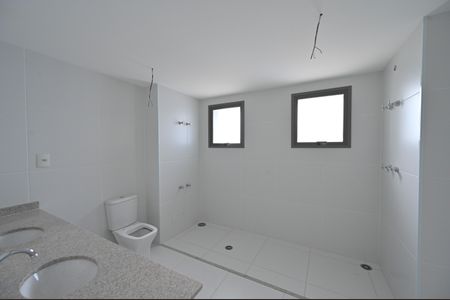 Apartamento à venda com 169m², 3 quartos e 4 vagasBanheiro da Suíte 1