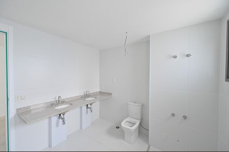 Apartamento à venda com 169m², 3 quartos e 4 vagasBanheiro da Suíte 1