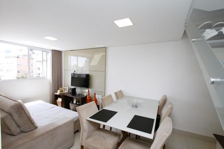 Apartamento à venda com 120m², 2 quartos e 3 vagasDetalhe Sala