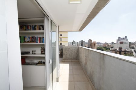 Apartamento à venda com 120m², 2 quartos e 3 vagasCobertura