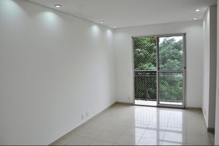 Detalhe - Sala e Sala de Jantar de apartamento para alugar com 2 quartos, 51m² em Conjunto Residencial Vista Verde, São Paulo