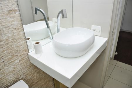 Apartamento para alugar com 51m², 2 quartos e 1 vaga Apartamento para alugar com 51m², 2 quartos e 1 vagaDetalhe - Banheiro Social