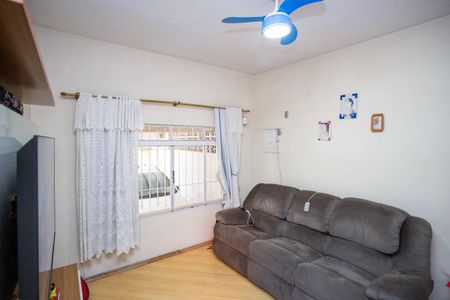 Sala de TV de casa à venda com 2 quartos, 134m² em Canhema, Diadema