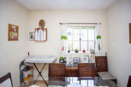 Sala de TV de casa à venda com 2 quartos, 134m² em Canhema, Diadema