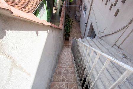 Casa à venda com 134m², 2 quartos e 2 vagasEscada