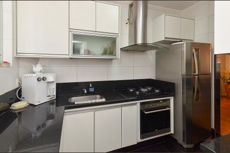 Apartamento à venda com 180m², 4 quartos e 3 vagasCozinha