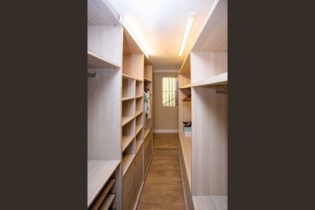 Casa à venda com 150m², 3 quartos e 2 vagasCloset