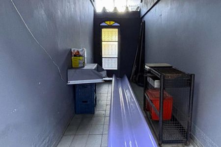 Casa à venda com 133m², 3 quartos e 3 vagasCorredor lateral 