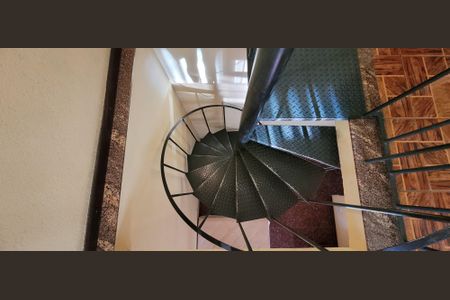 Casa à venda com 372m², 4 quartos e 4 vagasescada