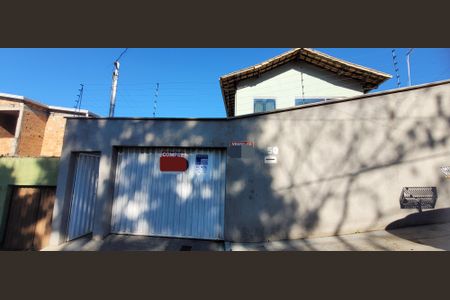 Casa à venda com 372m², 4 quartos e 4 vagas Casa à venda com 372m², 4 quartos e 4 vagasFachada