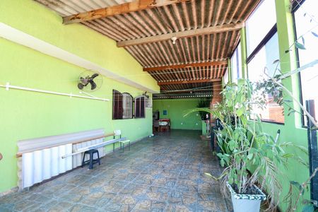 Casa para alugar com 98m², 3 quartos e 2 vagasQuintal