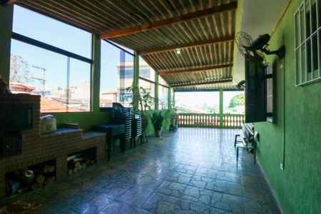 Casa para alugar com 98m², 3 quartos e 2 vagasQuintal