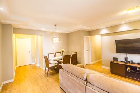 Sala  de apartamento à venda com 2 quartos, 74m² em Jardim Tupanci, Barueri