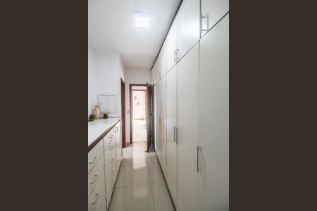 Casa de condomínio à venda com 308m², 4 quartos e 4 vagasCloset da suíte