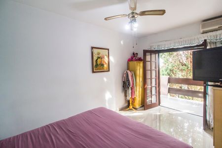 Casa de condomínio à venda com 308m², 4 quartos e 4 vagasSuíte master