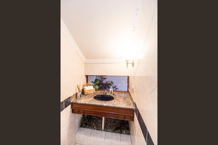 Casa de condomínio à venda com 308m², 4 quartos e 4 vagasLavabo