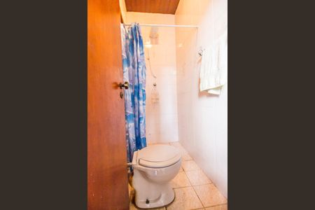 Casa de condomínio à venda com 308m², 4 quartos e 4 vagasBanheiro de serviço