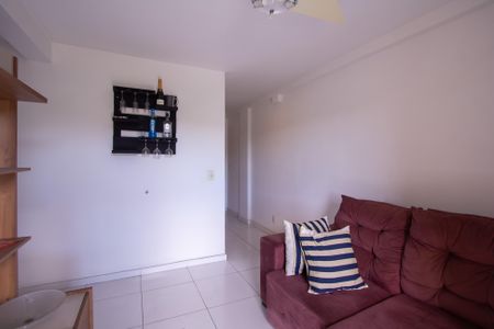 Sala de apartamento para alugar com 2 quartos, 60m² em Colubandê, São Gonçalo