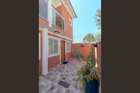 Casa de condomínio à venda com 60m², 2 quartos e 1 vagaEntrada