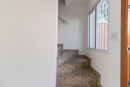 Casa de condomínio à venda com 60m², 2 quartos e 1 vagaEscada